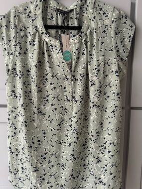 41 Hawthorn Sage Green Floral Notch-Neck Cap Sleeve Blouse